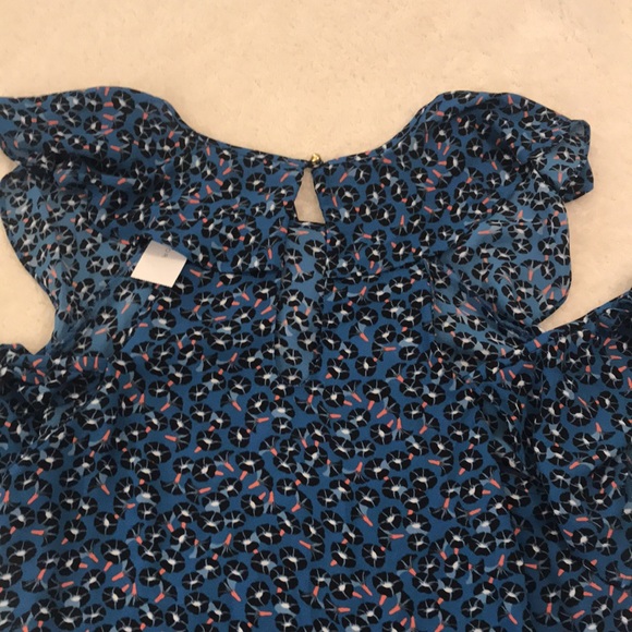 NWT Ann Taylor cold should ruffle blouse. Size M. - Picture 5 of 10